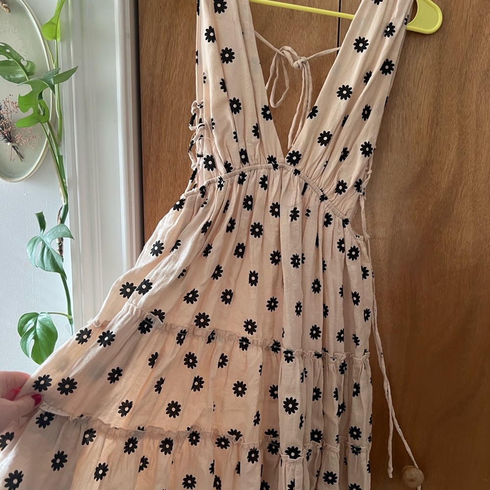 Cotton Candy Beige and Black Floral Backless Dress